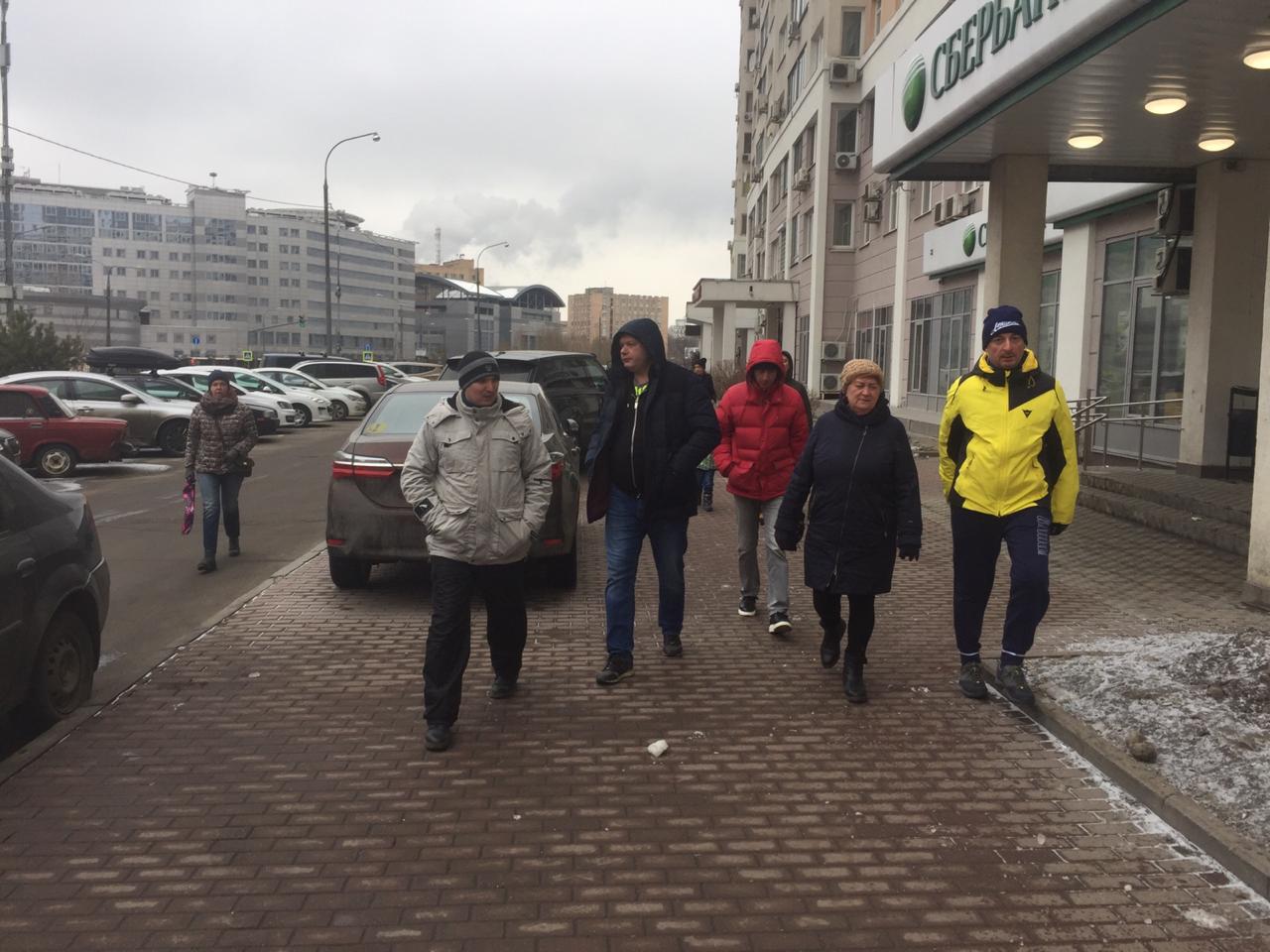 В рамках традиционного субботнего обхода территории Хорошевского района глава управы Бахров Сергей Анатольевич обсудил с жителями интересующие их вопросы