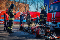 В Москве определили лучшую команду по проведению аварийно-спасательных работ при ликвидации последствий аварий на автомобильном транспорте.