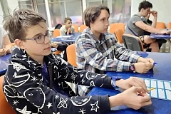 Общаться в сети без стресса научили подростков в семейном центре «Преображение» в САО